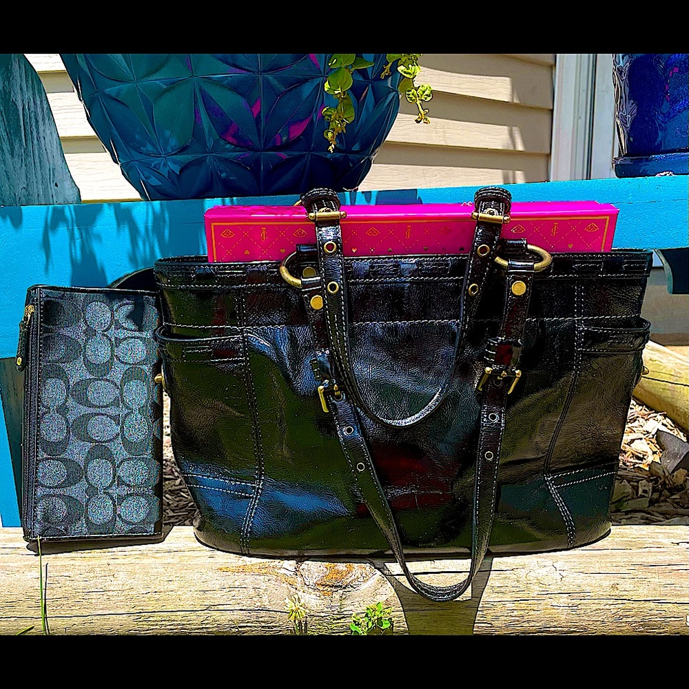 Authentic Coach Tote ๐ Handbag with free matching wallet as a bonus! Black. - Picture 5 of 12
